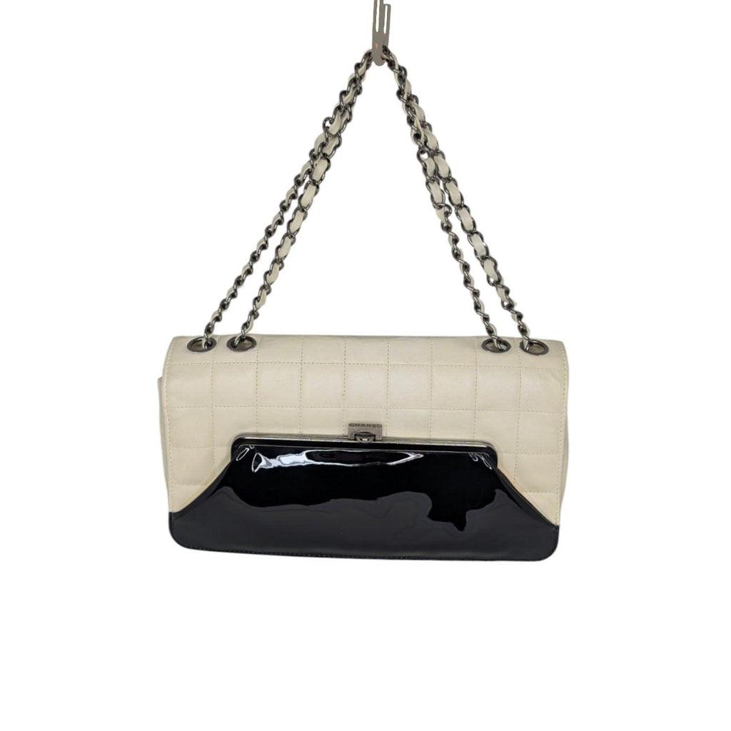 CHANELショルダー Chanel 2006 Chocolate Bar Lambskin Bicolor Kiss-Lock Flap