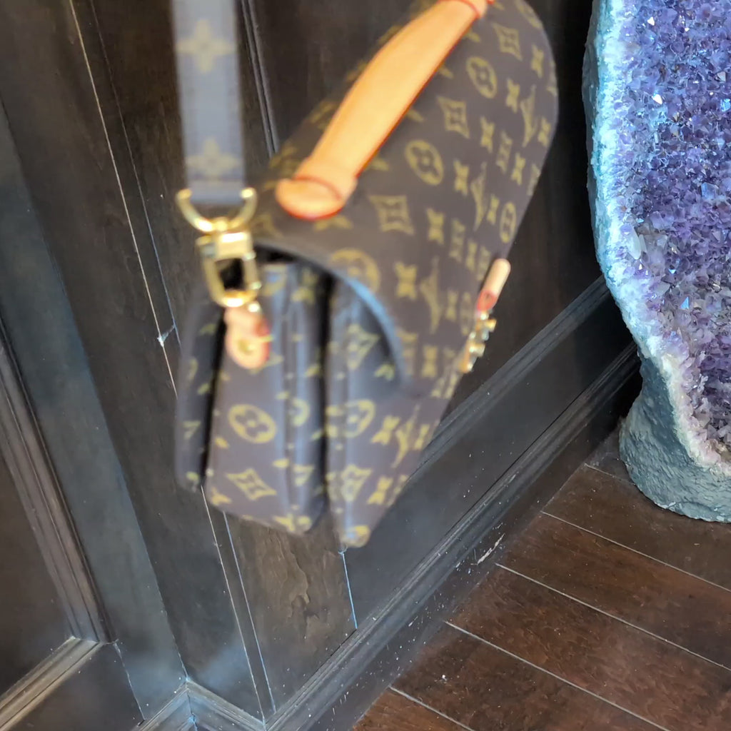 Louis Vuitton Monogram Canvas Pochette Metis Handbag