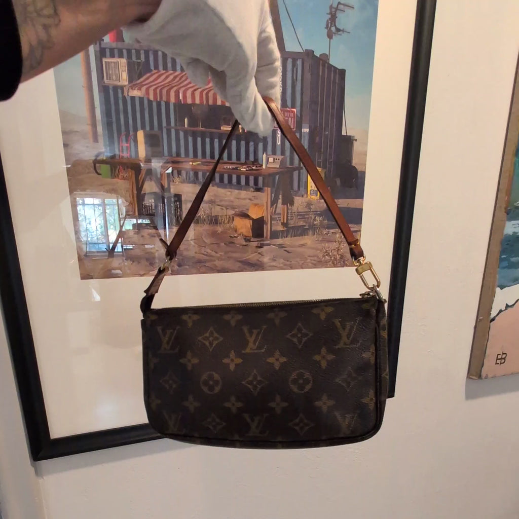 Louis Vuitton 1999 Vintage Monogram Pochette Accessoires Wristet  Pouch