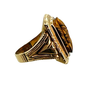 Gold ring deals with roman soldier