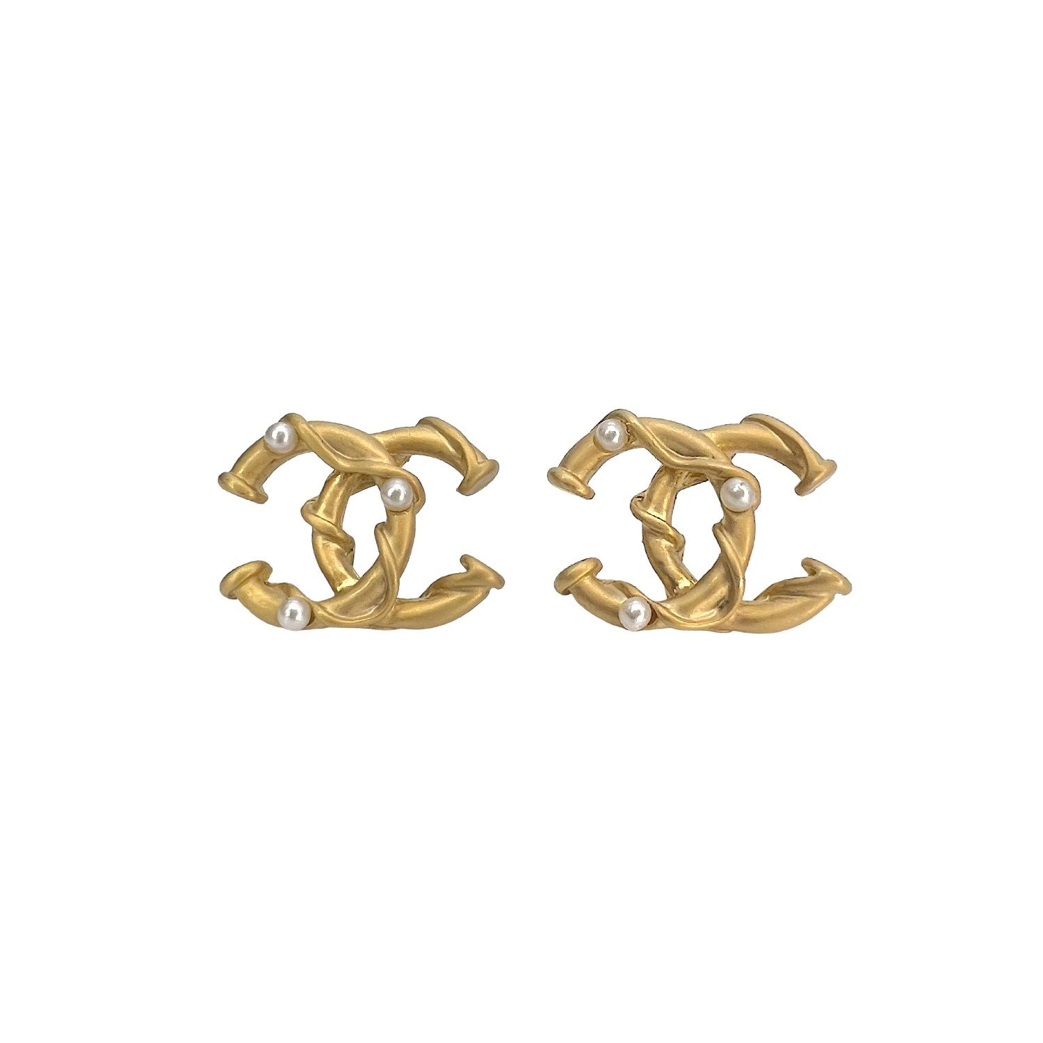 CHANEL CC PEARL LACE STUD EARRINGS - Hebster Boutique
