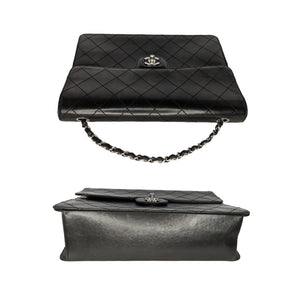 Vintage Chanel classic beige caviar leather 2.55 square shape
